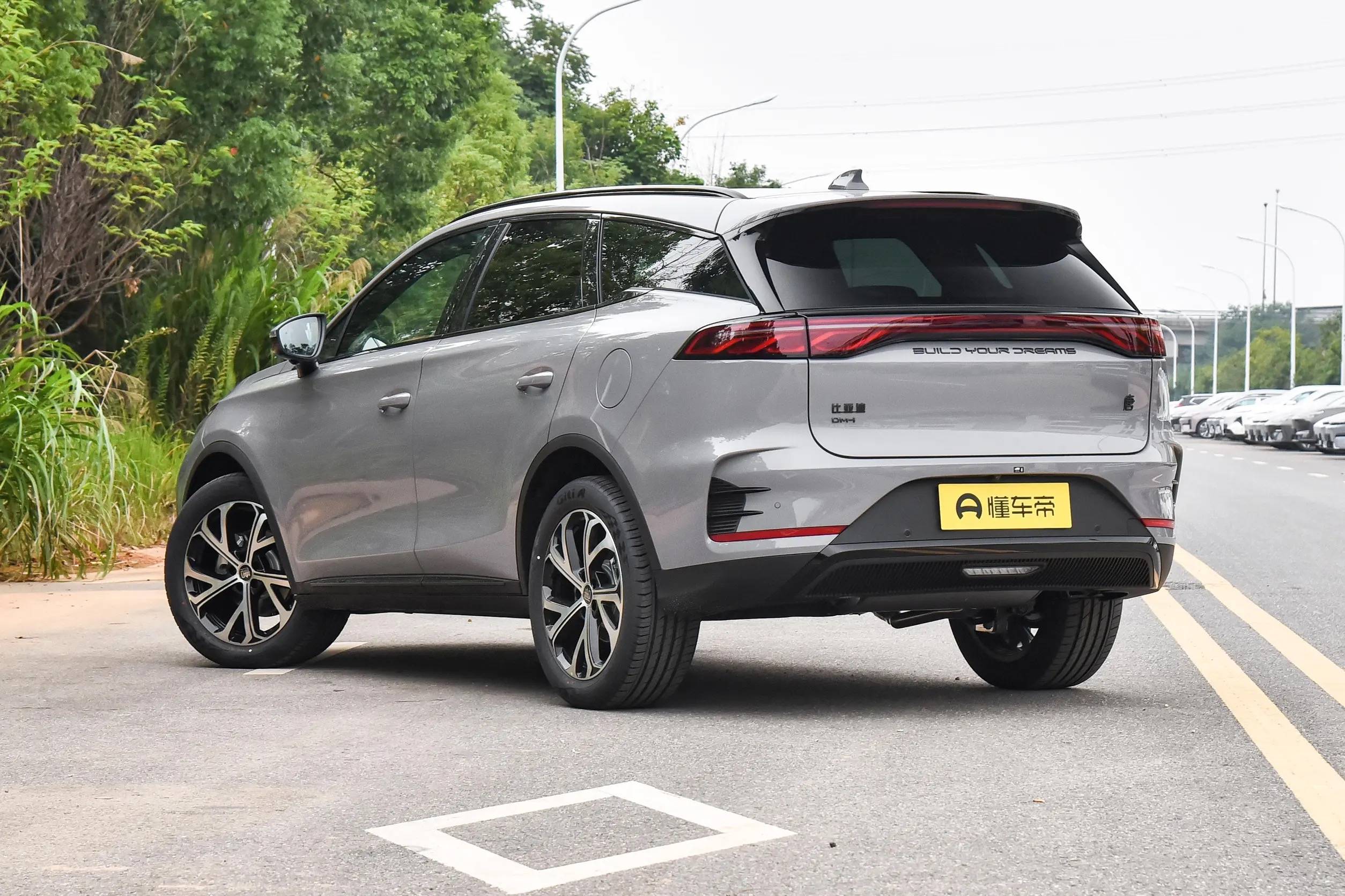 五洲龙与比亚迪哪个好(比亚迪与五洲龙之争)